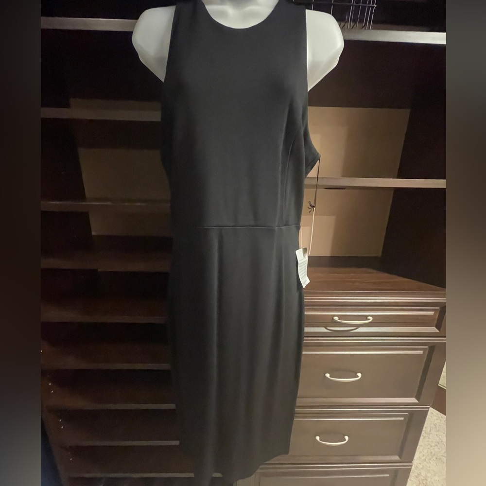 Sleeveless black long dress